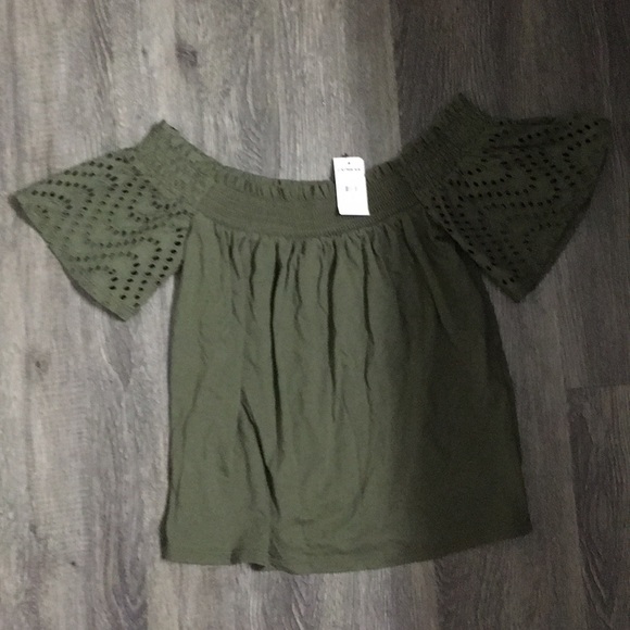 NWT COLD SHOULDER EXPRESS TOP XS - Picture 3 of 3